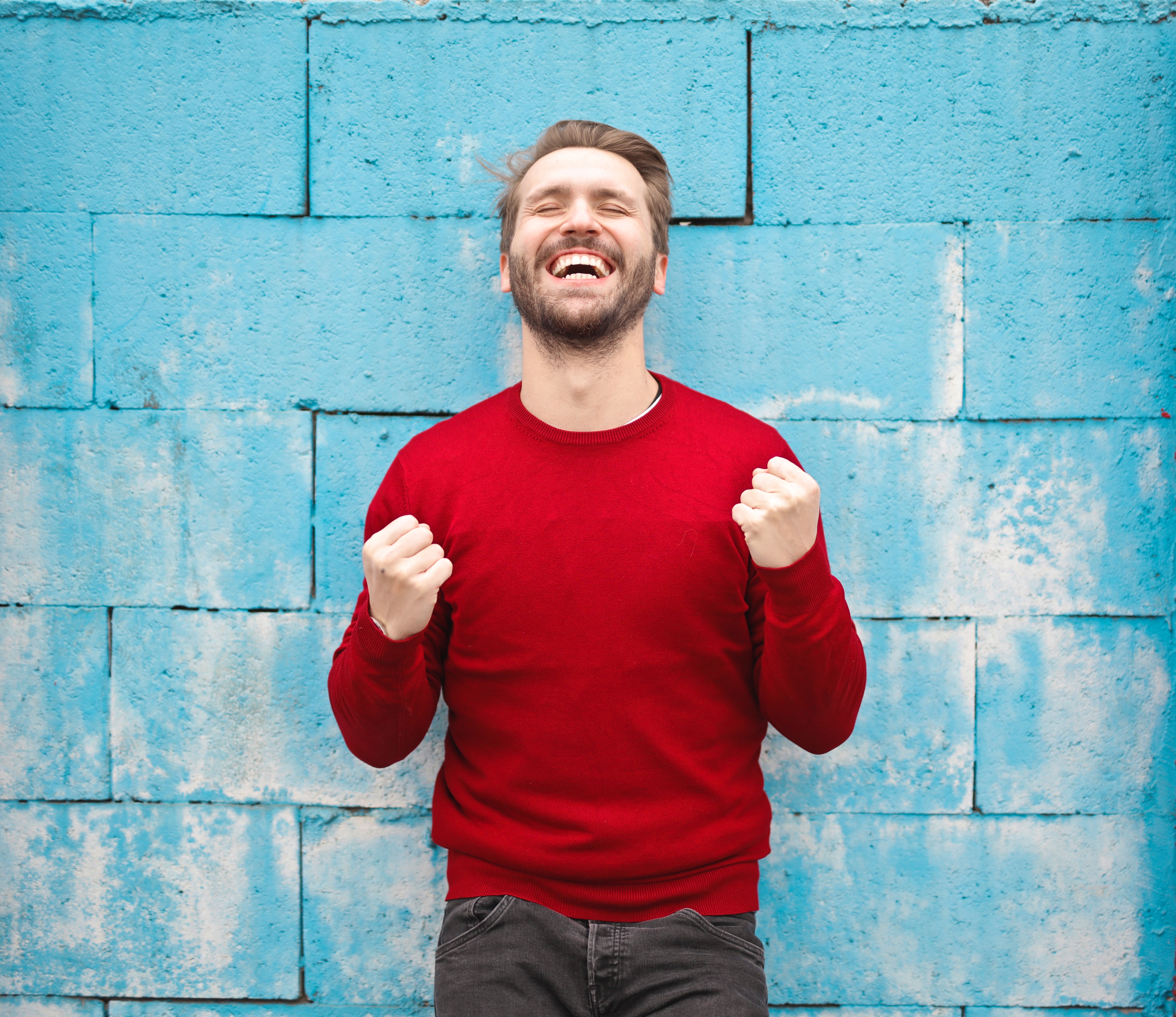 man-in-red-crew-neck-sweatshirt-photography-941693